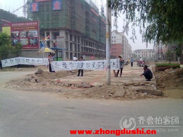 汶上永續(xù)置業(yè)發(fā)生保安毆打業(yè)主事件 業(yè)主掛條幅鳴冤