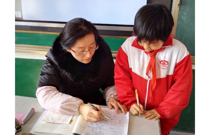 “師德典型在身邊”——汶上鎮(zhèn)西門小學(xué)教師汪曉紅