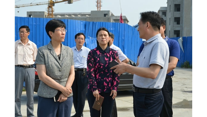 汶上縣委書記李志紅督查教育重點工程建設(shè)工作