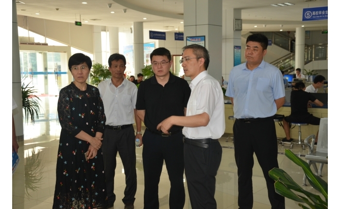 李志紅調(diào)研縣人社局“放管服”改革工作情況