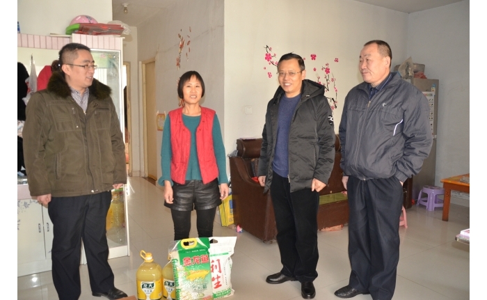 汶上縣人民政府 工作動(dòng)態(tài) 汶上縣人社局到共駐共建西門(mén)社區(qū)開(kāi)展慰問(wèn)困難黨員和群眾活動(dòng)