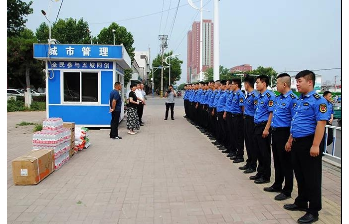 汶上縣人民政府 政務(wù)要聞 李志紅到城管執(zhí)法點(diǎn)、消防隊(duì)慰問(wèn)堅(jiān)守高溫一線的職工