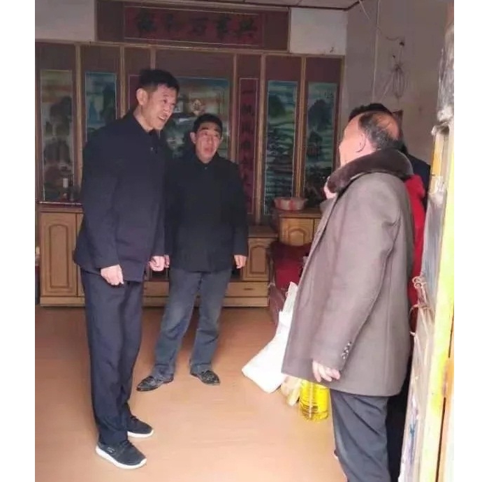 汶上縣人民政府 部門動(dòng)態(tài) 縣統(tǒng)計(jì)局黨組書記、局長(zhǎng)徐保平到白莊村走訪慰問困難群眾
