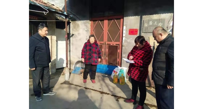 縣住房保障中間駐寅寺鎮(zhèn)西小樓村工作組訪問慰勞貧苦戶