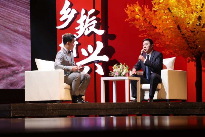 苑莊鎮(zhèn)黨委書記李振生在市鄉(xiāng)村振興文藝匯演現(xiàn)場接受訪談