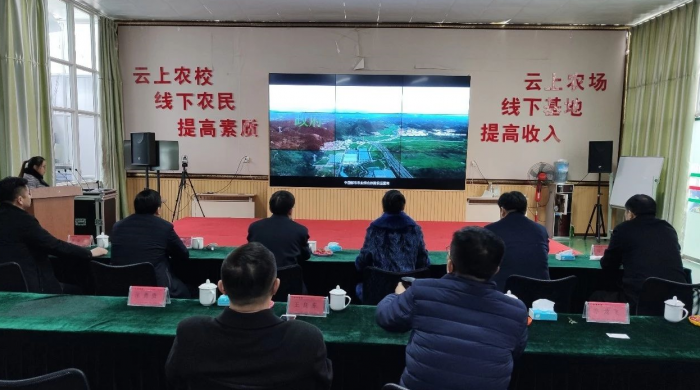 縣人大常委會副主任王允國、縣政府副縣長布方鋒帶隊赴貴澳集團(tuán)參觀考察